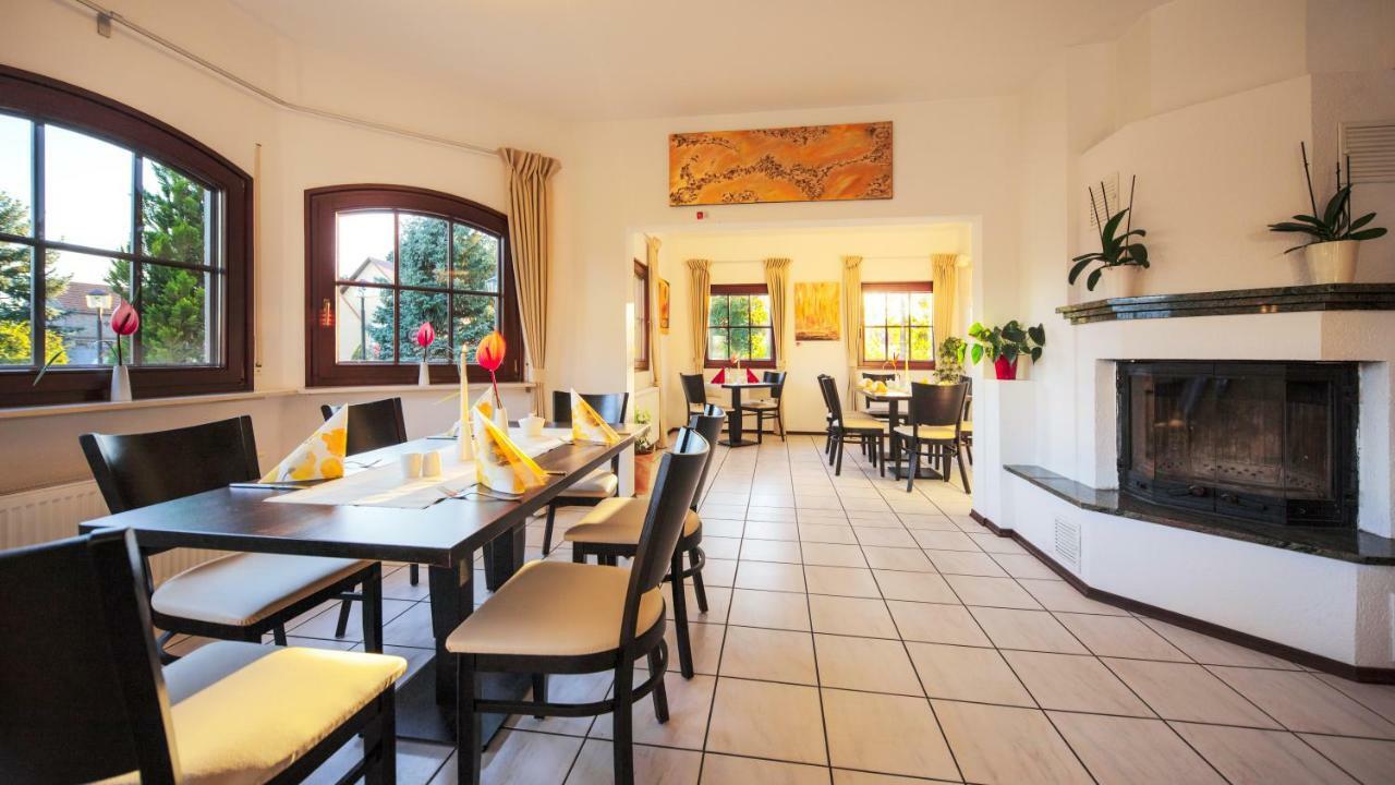 Lokal Genial Pension & Restaurant Beelitz Exteriör bild